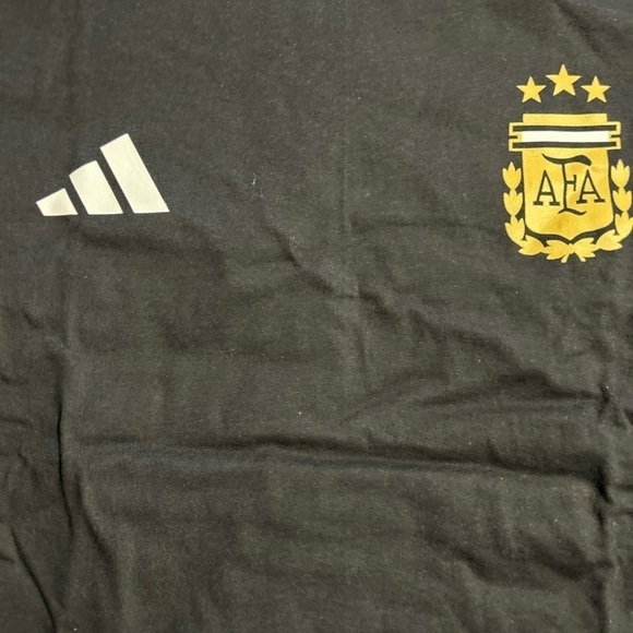 MEN'S ADIDAS ARGENTINA NATIONAL TEAM CREST SOCCER T-SHIRT - Picture 3 of 4